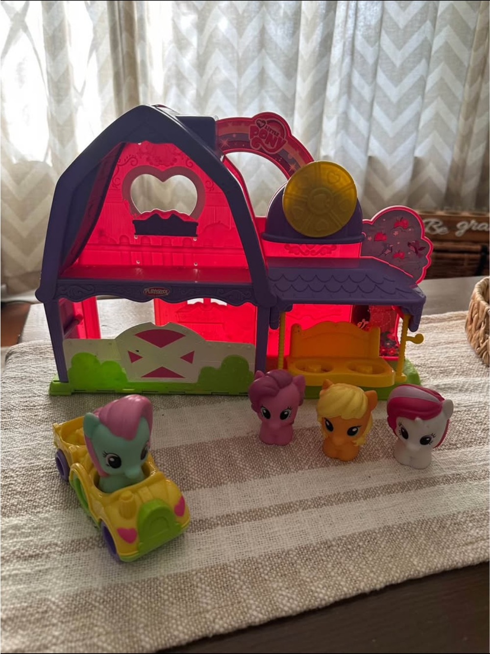 Playskool Friends My Little Pony Applejack
Activity Barn - 4 pony’s, car, barn